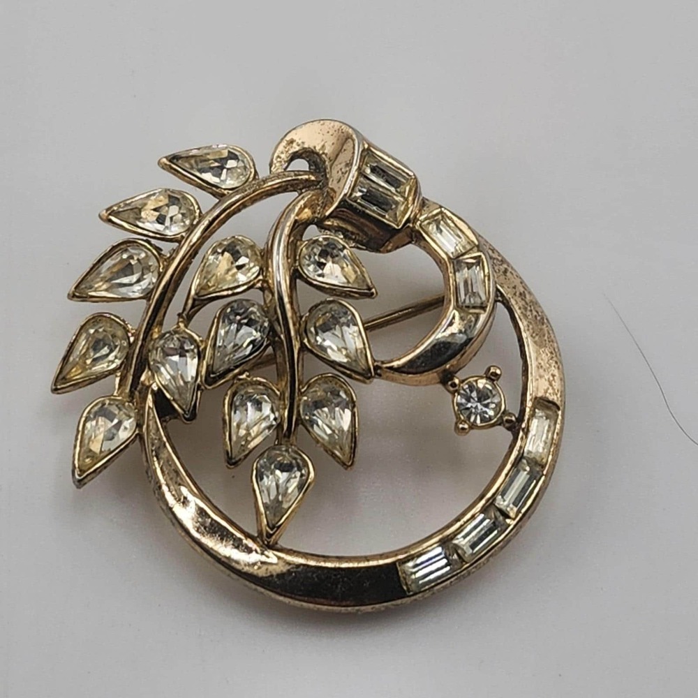 Vintage Crown Trifari Alfred Philippe‎ Rhinestone Signed Gold Tone Brooch Pin